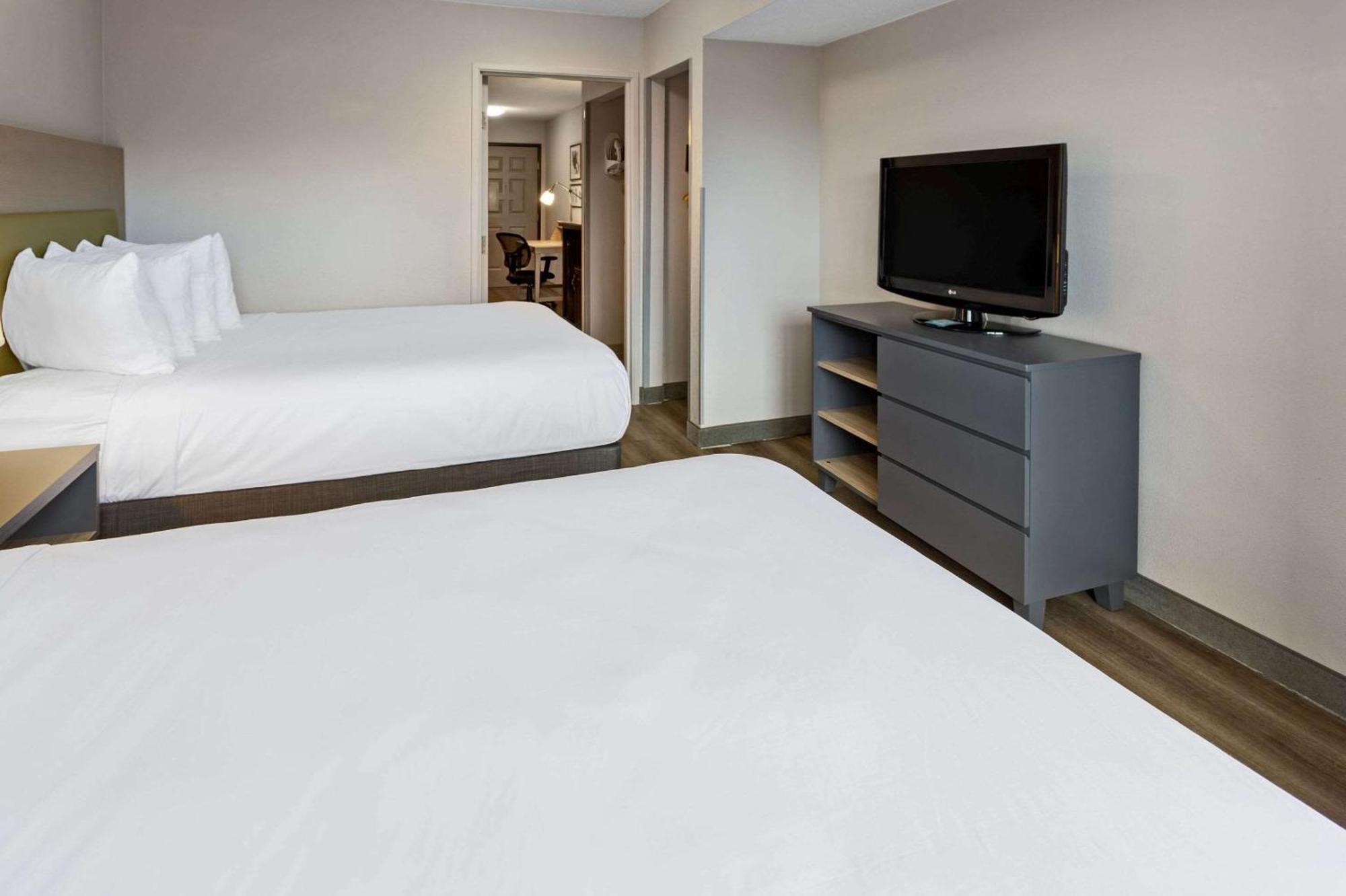 Country & By Radisson, Salisbury, Md