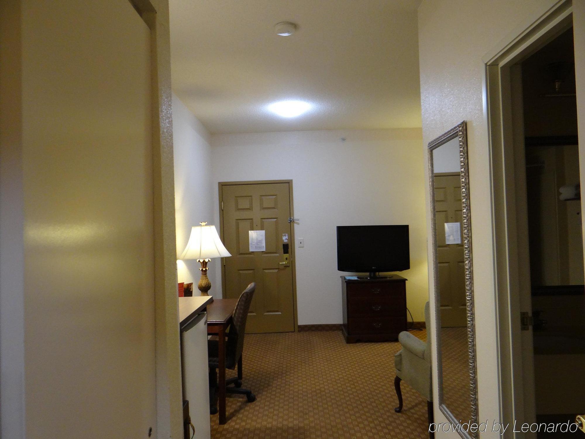 Country & By Radisson, Salisbury, Md